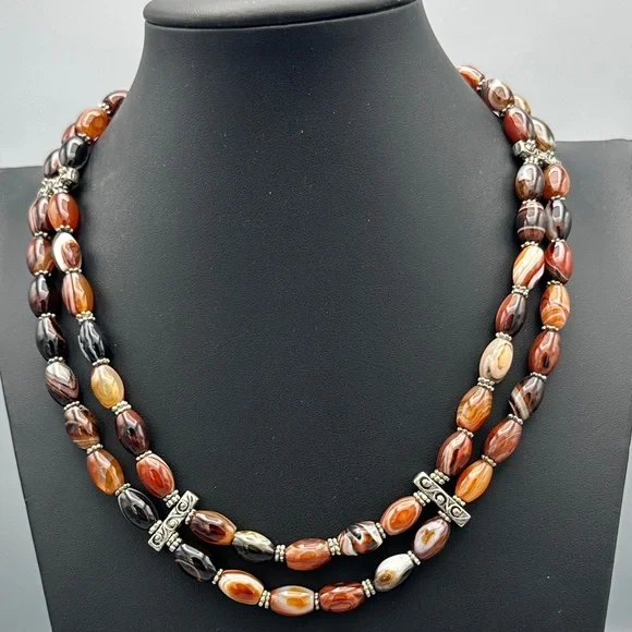 two-strand necklace featuring oval, faceted agate beads - Picture 2 of 5